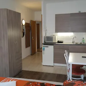 Apartamento West, Budapest