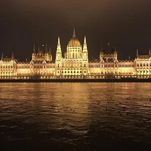 Апартаменты Downtown With Balcony & Optional Garage & Restaurant In The Building