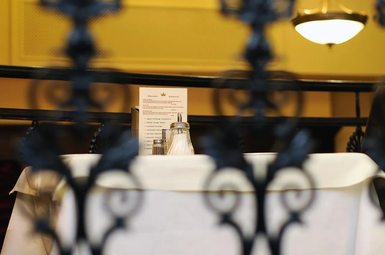 **** Hotel Residence Baron Budapest Ungarn